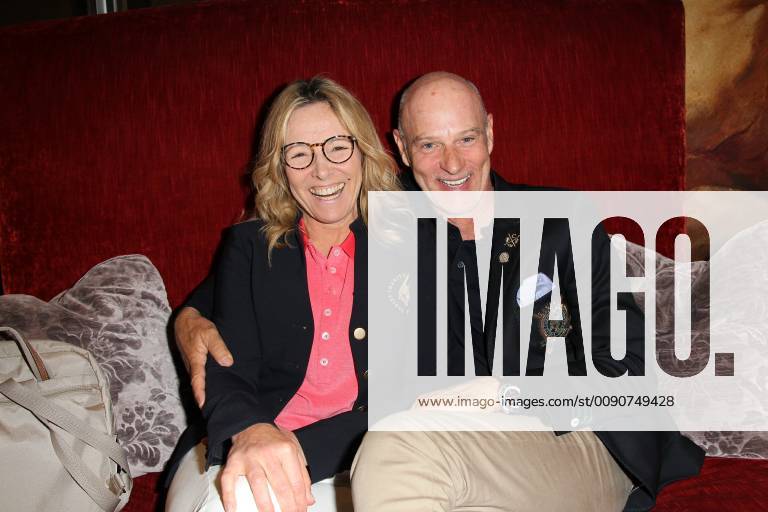 Gundis Zambo and Simon Licht Eagles Magazine Presentation 2019 Charity Event Golf Magazine Eagles Charity Golf Club Munich 14 April 2019