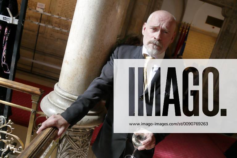 Presentation of the Golden Medal of Merit of the State of Vienna to former ORF TV Director Heinrich Mis Actress Krista Stadler Vienna Town Hall 4 10 2018 Johannes Krisch Wien Austria vr32345695 101
