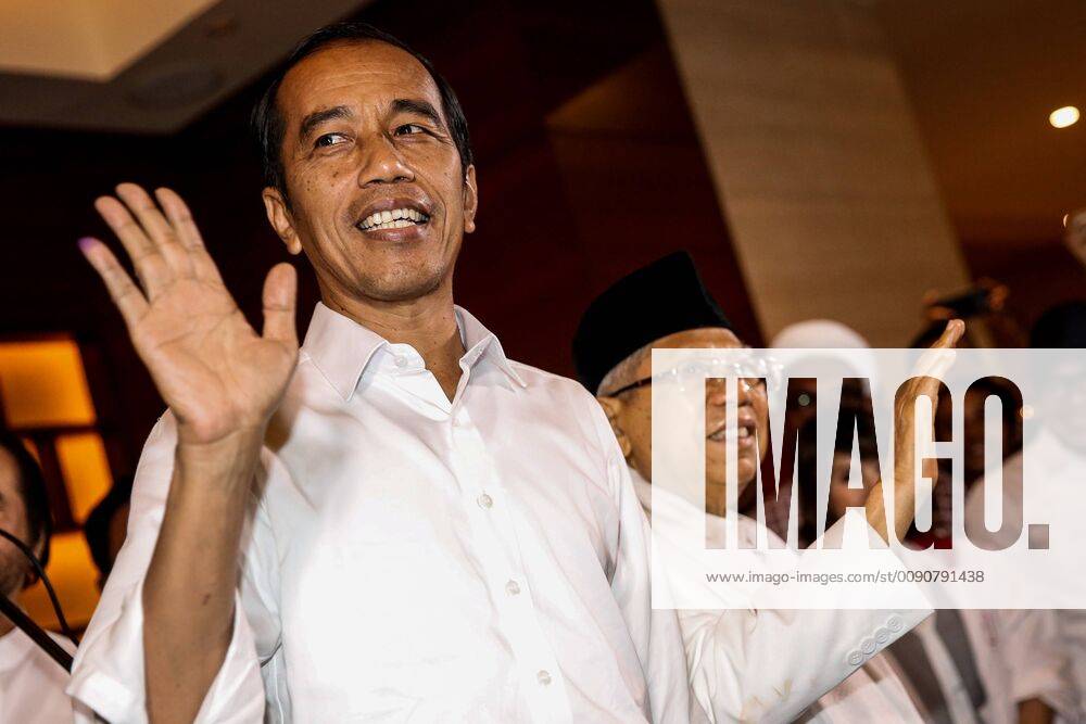 Jakarta, Indonesia - Indonesia s President Joko Widodo speaks at a press conference after a quick count result during the Indonesian elections in Jakarta, Indonesia on April 17, 2019. Joko Widodo was on track to be re-elected as president of the world s third-biggest democracy on April 17 with pollsters giving him a wide lead over rival Prabowo Subianto, an ex-general. Jakarta Indonesia - ZUMAn230 20190417_zaa_n230_220