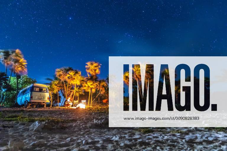 Mexico, Yucatan, Quintana Roo, Tulum, camper van on the beach at night with palm trees model released Symbolfoto MMAF00775