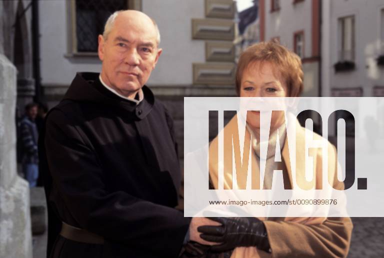 SOPHIE _ SCHLAUER ALS DIE POLIZEI D 1996 Franz-Peter Wirth MARTIN BENRATH (Pater Anselm) und ENZI FUCHS (Sophie Mayerhofer) C42172 Überschrift: SOPHIE _ SCHLAUER ALS DIE POLIZEI D 1996