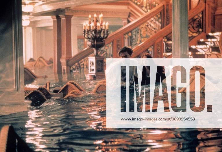 TITANIC Titanic USA 1997 James Cameron Szene mit LEONARDO DI CAPRIO (Jack) und KATE WINSLET (Rose). Regie: James Cameron aka. Titanic TITANIC USA 1997