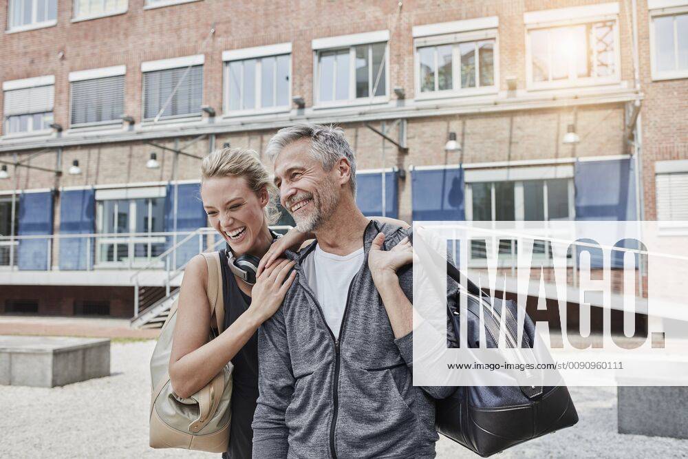 Portrait of mature man and young woman with sports bag in front of gym model released Symbolfoto RORF01714