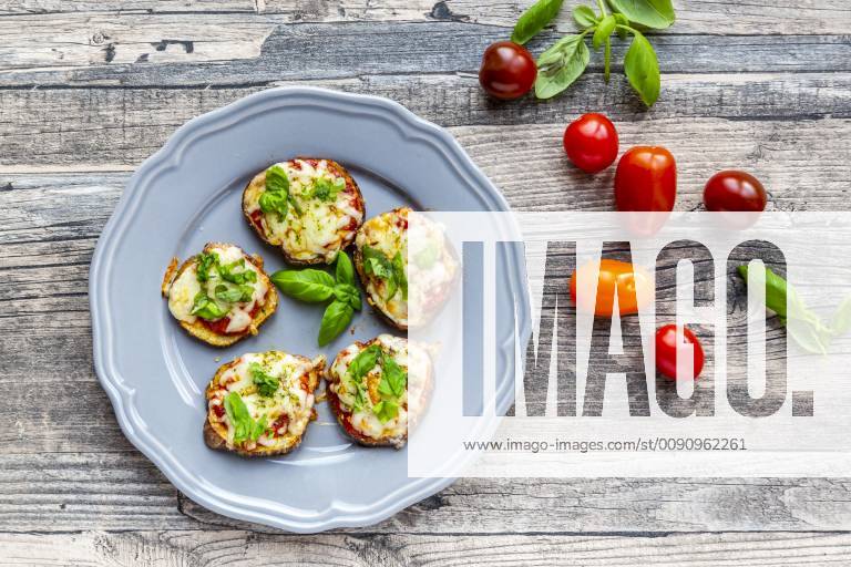 Aubergine pizza, aubergine slices with tomato sauce and cheese, gratinated, low carb SARF04149