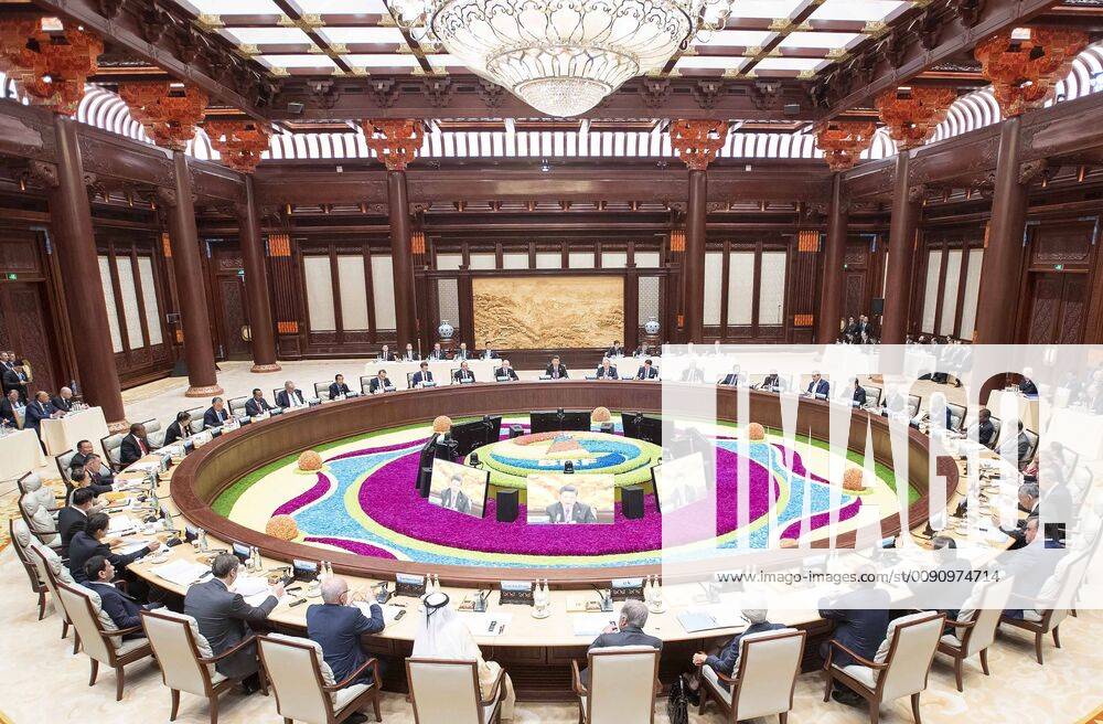 (190427) -- BEIJING, April 27, 2019 -- Chinese President Xi Jinping chairs and addresses the leaders roundtable meeting of the Second Belt and Road Forum for International Cooperation at the Yanqi Lake International Convention Center in Beijing, capital of China, April 27, 2019. ) (BRF)CHINA-BEIJING-BELT AND ROAD FORUM-LEADERS ROUNDTABLE-XI JINPING (CN) LixTao
