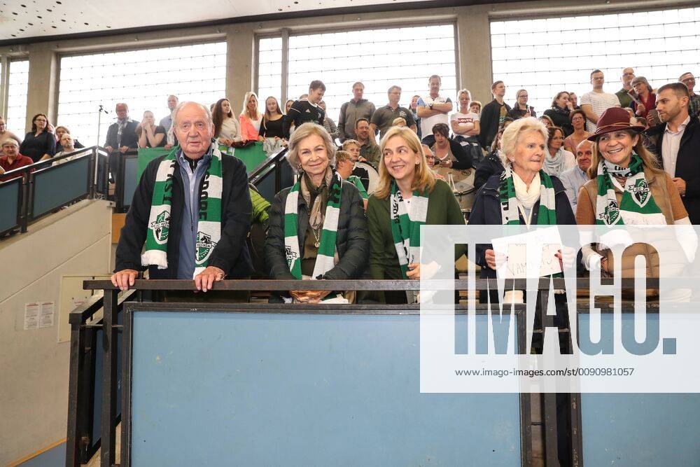 Spains EX King Juan Carlos with his wife Sophia and daughters Elena and Cristina come to his grandsons handball game 18-year-old Pablo Urdangarin plays for TSV Hannover Burgdorfs A Juniors and is in the quarter-finals of the German Championship on Saturday with his team against HSG Wetzlar from the left Juan Carlos I Sophia of Greece Cristina of Spain Grandmother Claire Liebaert Cout