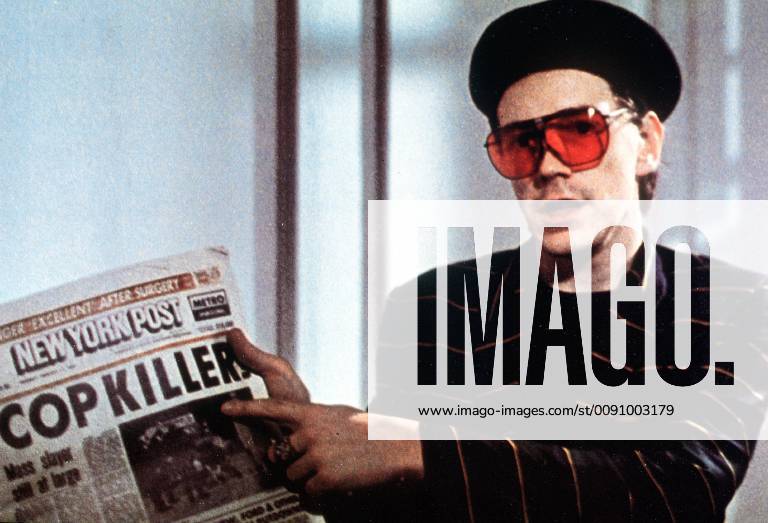 COPKILLER- Ein vermummter Killer räumt unter dem New Yorker Drogendezernat auf. Fieberhaft wird der Täter gesucht. Währenddessen taucht Leo (JOHNNY ROTTEN), ein jugendlicher Freak, vor der eleganten Zweitwohnung auf, die sich Fred O Connor, ein fanatischer Law&Order -Befürworter beim Rauschgiftdezernat, aus illegalen Drogengeschäften finanziert. Leo behauptet der Copkiller zu sein... Regie: Roberto Faenza aka. Cop Killers COPKILLER Italien 1983