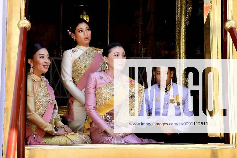Daughter Princess Bajrakitiyabha Mahidol, daughter Princess Sirivannavari Nariratana, Queen Suthida and son Prince Dipangkorn Rasmijoti His Majesty the King proceeds to the Temple of the Emerald Buddha to proclaim himself the Patron of Buddhism 05-05-2019 Inhuldiging Thai King Maha Vajiralongkorn Bodindradebayavarangkun sits on a palanquin carried by royal guards during a procession to circle the city, offering the chance for people to pay homage as part of his coronation ceremony in Bangkok, Thailand
