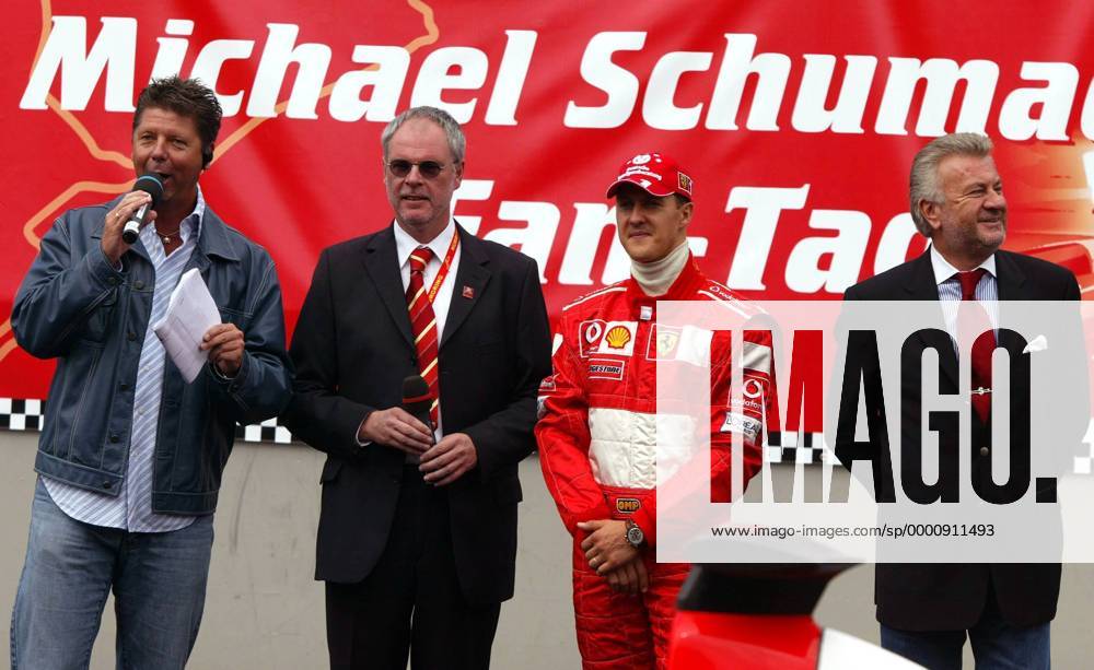 V.li.: RTL-Kommentator Heiko Wasser, Walter Kafitz (Hauptgeschäftsführer der Nürburgring GmbH), Michael Schumacher (Ferrari) und sein Manager Willi Weber (alle Deutschland) beim Michael-Schumacher-Fan-Tag am Nürburgring Motorsport Herren Michael-Schumacher-Fan-Tag 2003, Day, Fantag, Fanday, Formel, F1, F, Vdig Gruppe Nürburgring Nürburg