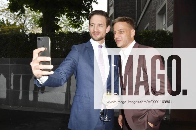 August Wittgenstein and Tom Wlaschiha at the presentation of the GQ Care Award 2019 in the 20° Restobar Düsseldorf 08 05 2019 Foto:xF.xFuturexImage