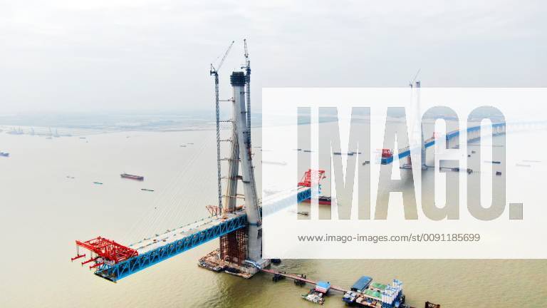 (190510) -- BEIJING, May 10, 2019 (Xinhua) -- Photo taken on May 8, 2019 shows the construction site of the No. 29 pier of south main tower of Shanghai-Nantong Yangtze River Bridge in Nantong, east China s Jiangsu Province. The pier has reached the height of 305.5 meters. (Xinhua Xu Congjun) XINHUA PHOTOS OF THE DAY