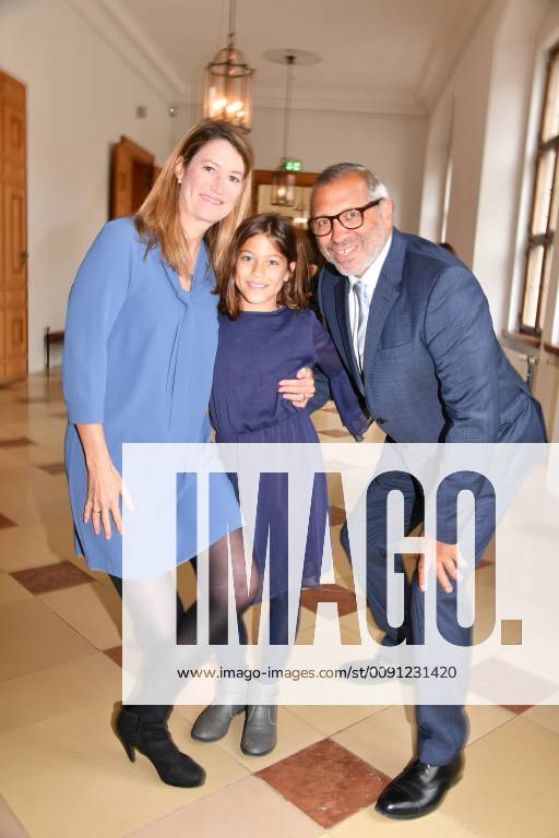 William Hartwig Almer Jimmy Hartwig with wife and daughter Yulie Award of the Social Medal Bavarian State Medal for Social Services Max Joseph Saal Residence Munich 13 May 2019