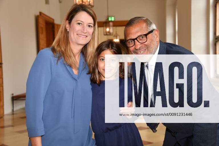 William Hartwig Almer Jimmy Hartwig with wife and daughter Yulie Award of the Social Medal Bavarian State Medal for Social Services Max Joseph Saal Residence Munich 13 May 2019