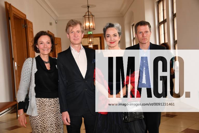 Patricia von Taufkirchen Irina Wanka with company and Markus Böttcher Award of the Social Medal Bavarian State Medal for Social Services Max Joseph Saal Residenz Munich 13 May 2019