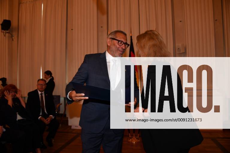Kerstin Schreyer Minister of Social Affairs and William Hartwig Almer Jimmy Hartwig Award of the Social Medal Bavarian State Medal for Social Services Max Joseph Saal Residence Munich 13 May 2019
