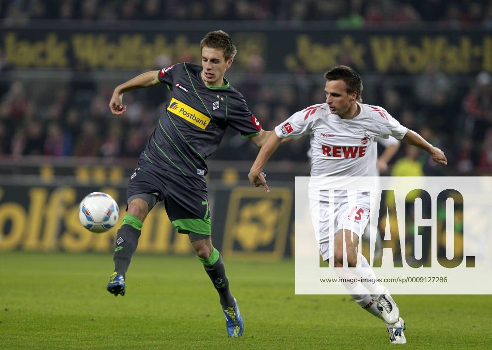 Fussball-Bundesliga Saison 2011 2012-15. Spieltag 1.FC Köln-VFL Borussia Mönchengladbach 0-3 im Rhein-Energie-Stadion in Köln am 25.11.2011 Patrick Herrmann (Borussia Mönchengladbach )-li.- im Zweikampf mit Miso Brecko (FC Köln)-re.- Fussball,Herren,Männer,Liga,Bundesliga,DFL,Aktion,Zweikampf,Ball,Arme, Abwehr,quer