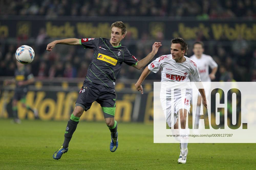 Fussball-Bundesliga Saison 2011 2012-15. Spieltag 1.FC Köln-VFL Borussia Mönchengladbach 0-3 im Rhein-Energie-Stadion in Köln am 25.11.2011 Patrick Herrmann (Borussia Mönchengladbach )-li.- im Zweikampf mit Miso Brecko (FC Köln)-re.- Fussball,Herren,Männer,Liga,Bundesliga,DFL,Aktion,Zweikampf,Ball,Arme, Abwehr,quer