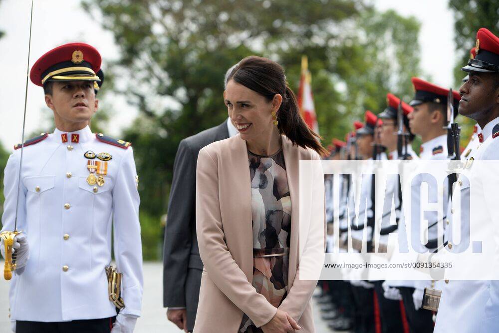 (190517) -- SINGAPORE, May 17, 2019 -- New Zealand s Prime Minister Jacinda Ardern attends the welcome ceremony held at Singapore s Istana in Singapore on May 17, 2019. Jacinda Ardern is on a one-day official visit to Singapore ) SINGAPORE-POLITICS-NEW ZEALAND-WELCOME CEREMONY ThenxChihxWey