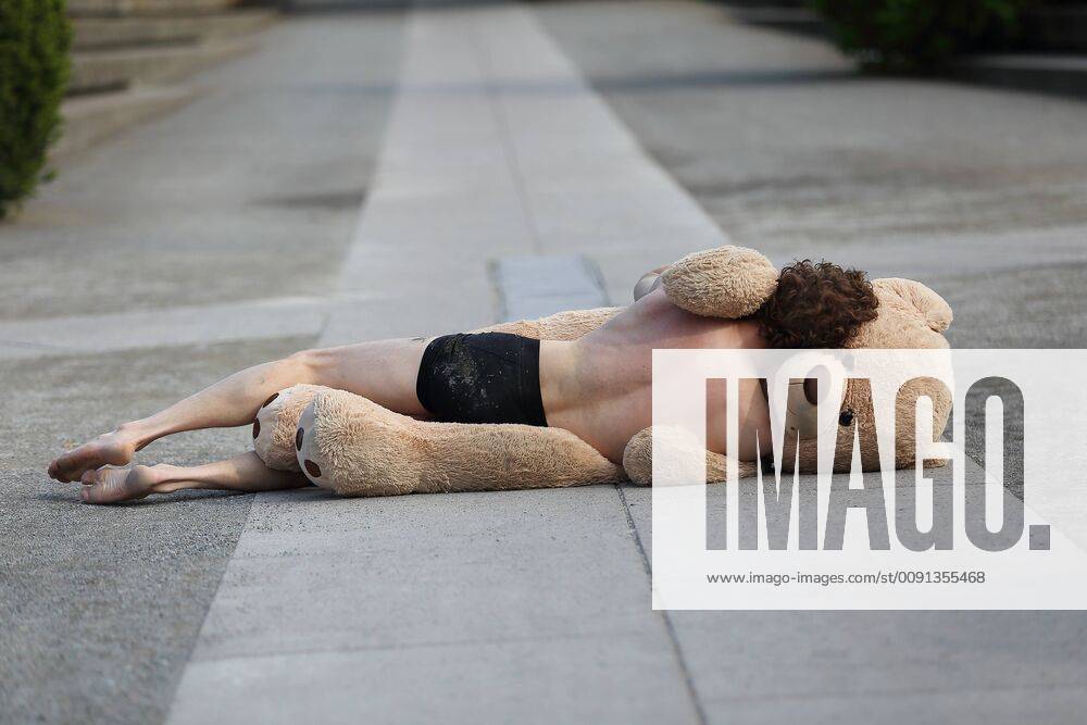 Niels Weijer during the dance performance I Love You Teddy So Much at Platz der Einheit in Potsdam, 17 May 2019 Choreography Niels Weijer HZT Berlin Dance in public space during the Potsdam Dance Days Potsdam Dance Days I Love You Teddy So Much