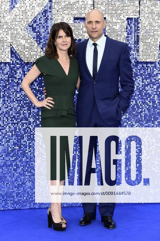 Liza Marshall with husband Mark Strong at the premiere of the movie Rocketman at the Odeon Leicester Square London, 20 05 2019 Liza Marshall, Mark Strong Foto:xS.xFuturexImage