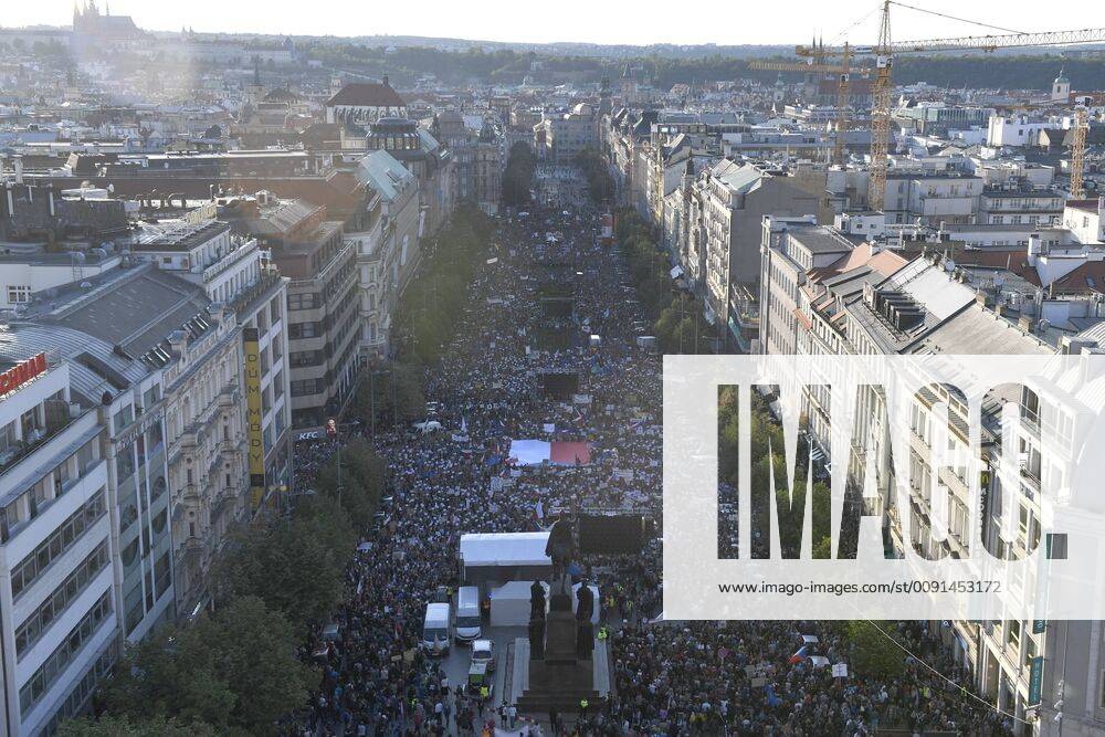 About 50,000 people joined another protest held by Million Moments for Democracy NGO, demanding resignation of Justice Minister Marie Benesova and against Prime Minister Andrej Babis, at Wenceslas Square, Prague, Czech Republic, on Wednesday, May 21, 2019. (CTKxPhoto MichalxKamaryt) CTKPhotoP201905210960101 _KMT9610
