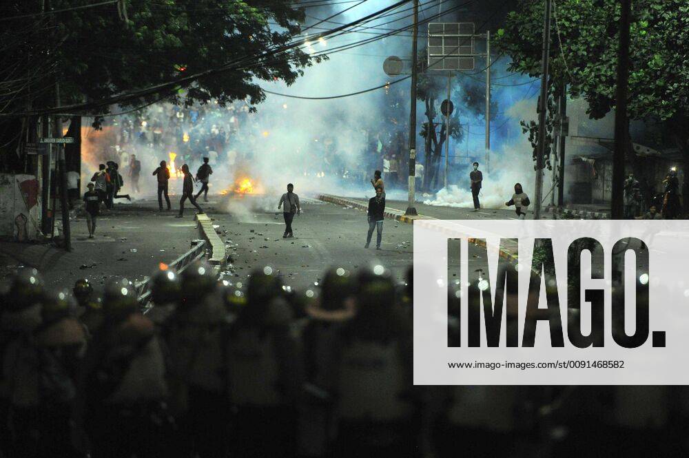 (190522) -- JAKARTA, May 22, 2019 -- Protesters are seen during a clash in Jakarta, Indonesia, May 22, 2019. Jakarta Governor Anies Baswedan said on Wednesday the clashes between police and demonstrators that occurred around 5 hours from midnight until morning has killed 6 persons, injured around 200 others. The clashes between police and protesters who rejected results of presidential election occurred in several spots in downtown central Jakarta area, near the election supervisory body (Bawaslu) building. ) INDONESIA-JAKARTA-ELECTION-PROTEST Zulkarnain
