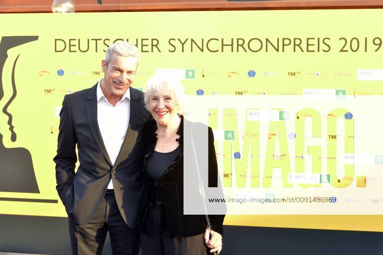 German Synchronic Award 2019 Gedeon Burkhard with Mother Elisabeth von Molo Arrival for the German Synchronic Award 2019 at the TIP am Knazlermat in Berlin on 23 05 2019 photopress müller