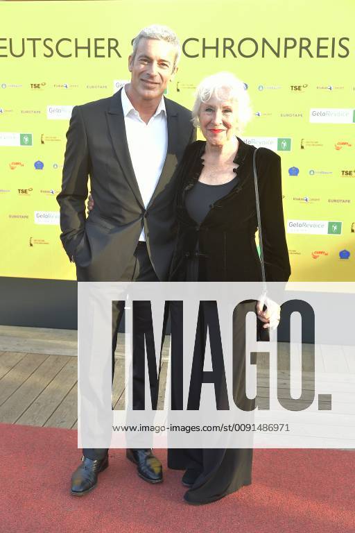 German Synchronic Award 2019 Gedeon Burkhard with Mother Elisabeth von Molo Arrival for the German Synchronic Award 2019 at the TIP am Knazlermat in Berlin on 23 05 2019 photopress müller
