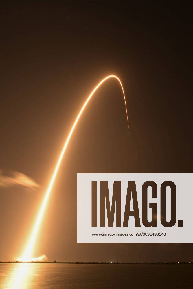 KW21 A time exposure captures the SpaceX Falcon 9 rocket as it launched the first 60 of the Company s Starlink Satellites at 10:30 PM from Complex 40 at the Cape Canaveral Air Force Station, Florida on May 23, 2019. Starlink is SpaceX s dedicated program which will, once completed, include nearly 12,000 satellites offering global internet connectivity from orbit. . CCP20190523001 JOExMARINOx-CANTRELL