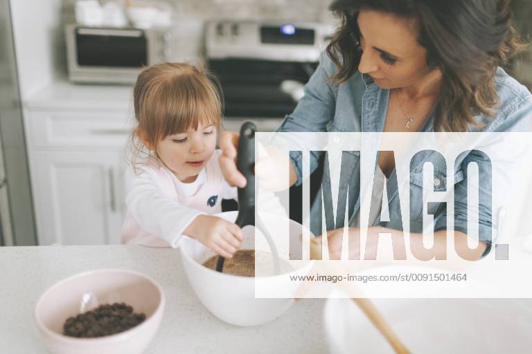 Mother and daughter making a cake together model released Symbolfoto property released CMSF00033