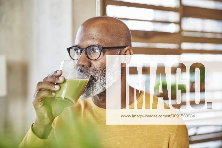 Mature businessman in office drinking a smoothie model released Symbolfoto property released FMKF05461