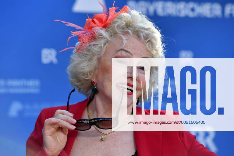 Veronika by QUAST actress single picture, cut single motif, portrait, portrait, portrait red carpet, Red Carpet, Bavarian Television Award 2019 on 24 05 2019
