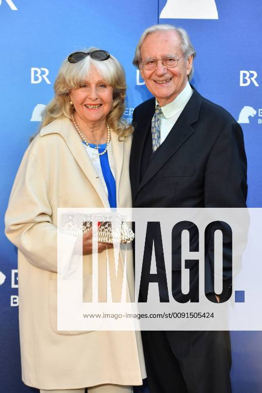 Wilfried KLAUS plays with Eherau Wera, Red Carpet, Red Carpet, Bavarian Television Award 2019 on 24 05 2019