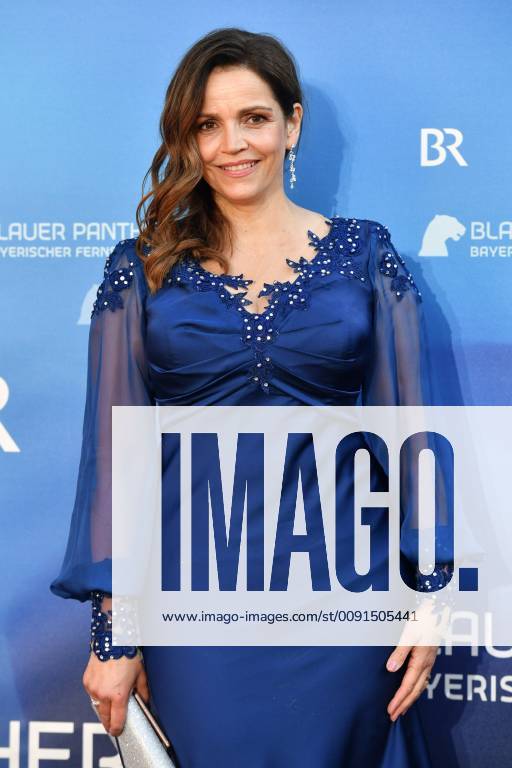 Rebecca IMMANUEL actress, single picture, cut single motif, half figure, half figure red carpet, Red Carpet, Bavarian Television Award 2019 on 24 05 2019