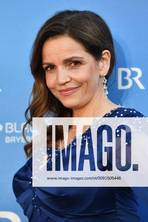Rebecca IMMANUEL actress, single picture, cut single motive, portrait, portrait, portrait red carpet, Red Carpet, Bavarian Television Award 2019 at 24 05 2019