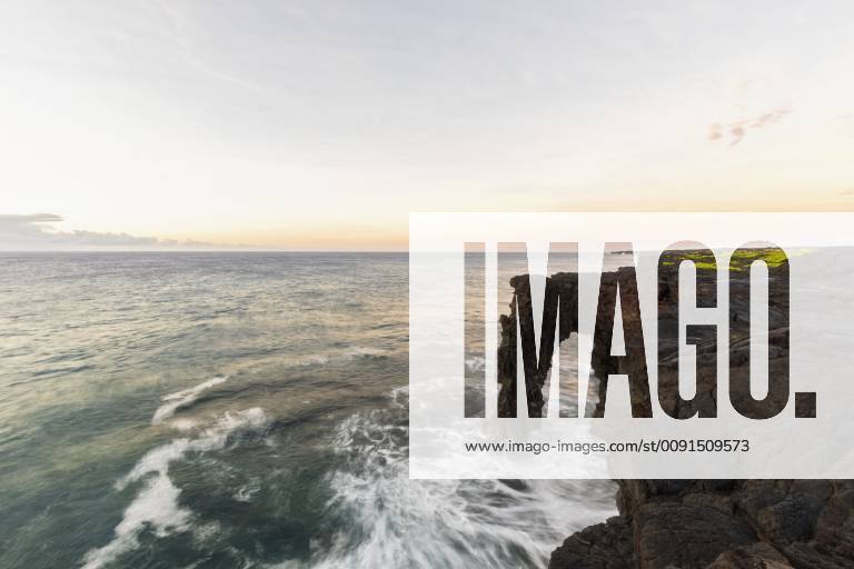 USA, Hawaii, Big Island, Volcanoes National Park, Pacific Ocean, Holei Sea Arch FOF10540