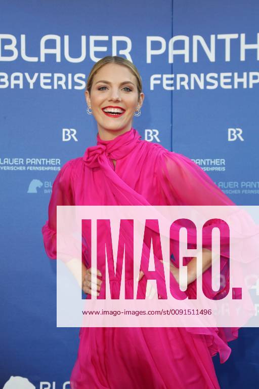 Viviane Geppert, Bavarian Television Prize 2019 at the Prinzregententheater in Munich on 25 05 2019