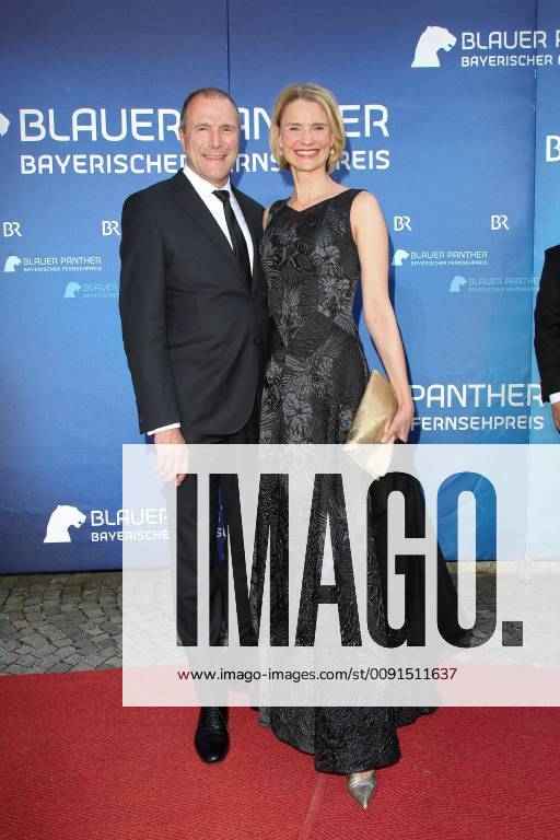 Alexander Hold with wife Michaela, Bavarian Television Prize 2019 at the Prinzregententheater in Munich on 25 05 2019