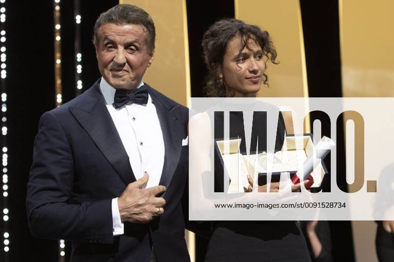 Mati Diop accepts the Grand Prize of the Festival for the movie Atlantique Atlantics from US actor Sylvester Stallone at the award ceremony during the 72nd Cannes Film Festival at the Palais des Festivals on May 25, 2019 in Cannes, France Foto:xR.xWagnerx xFuturexImage