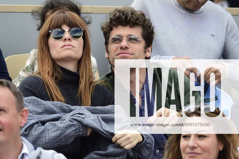 Arthur Dupont et sa compagne CELEBRITES : Internationaux de France 2019 Roland Garros - Village - 29 05 2019 JBAutissier Panoramic