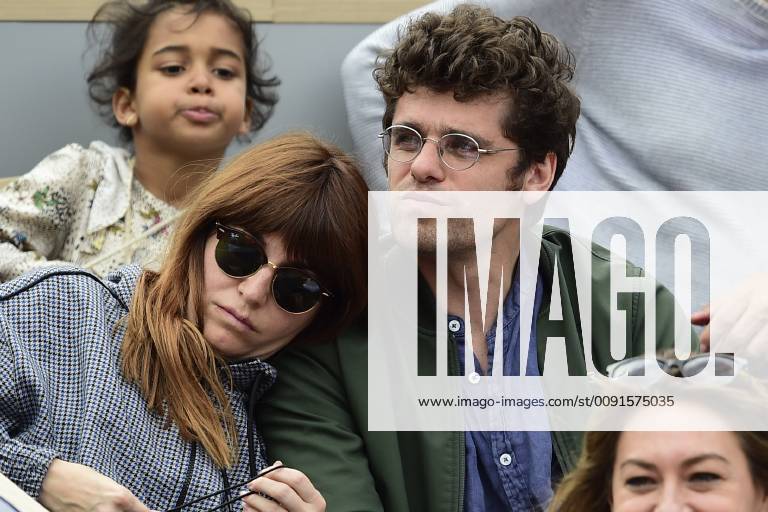 Arthur Dupont et sa compagne CELEBRITES : Internationaux de France 2019 Roland Garros - Village - 29 05 2019 JBAutissier Panoramic