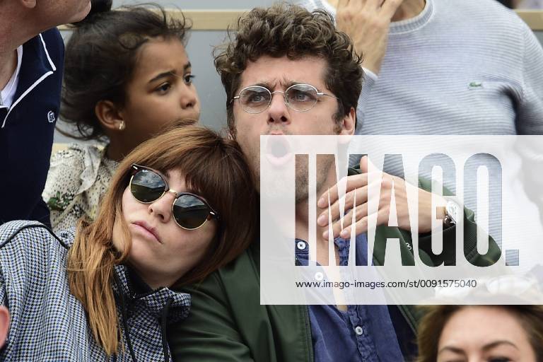 Arthur Dupont et sa compagne CELEBRITES : Internationaux de France 2019 Roland Garros - Village - 29 05 2019 JBAutissier Panoramic