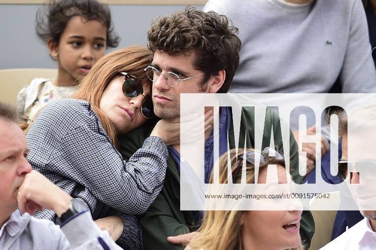 Arthur Dupont et sa compagne CELEBRITES : Internationaux de France 2019 Roland Garros - Village - 29 05 2019 JBAutissier Panoramic