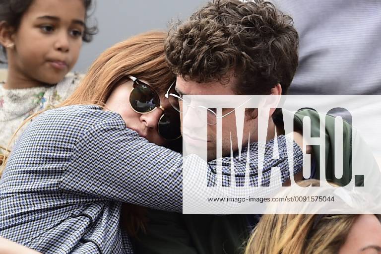 Arthur Dupont et sa compagne CELEBRITES : Internationaux de France 2019 Roland Garros - Village - 29 05 2019 JBAutissier Panoramic