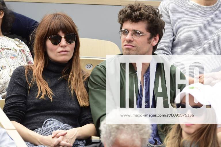 Arthur Dupont et sa compagne CELEBRITES : Internationaux de France 2019 Roland Garros - Village - 29 05 2019 JBAutissier Panoramic