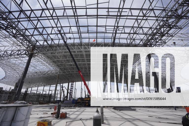 China, Bau des Bahnhofs Zhangjiakou im Vorfeld der olympischen Spiele 2022 (190530) -- ZHANGJIAKOU, May 30, 2019 (Xinhua) -- Photo taken on May 30, 2019 shows the construction site of the Zhangjiakou Station of the Beijing-Zhangjiakou high-speed railway in Zhangjiakou, north China s Hebei Province. The main structure of the Zhangjiakou Station has been basically completed. (Xinhua Xing Guangli) CHINA-HEBEI-BEIJING-ZHANGJIAKOU RAILWAY-CONSTRUCTION (CN)
