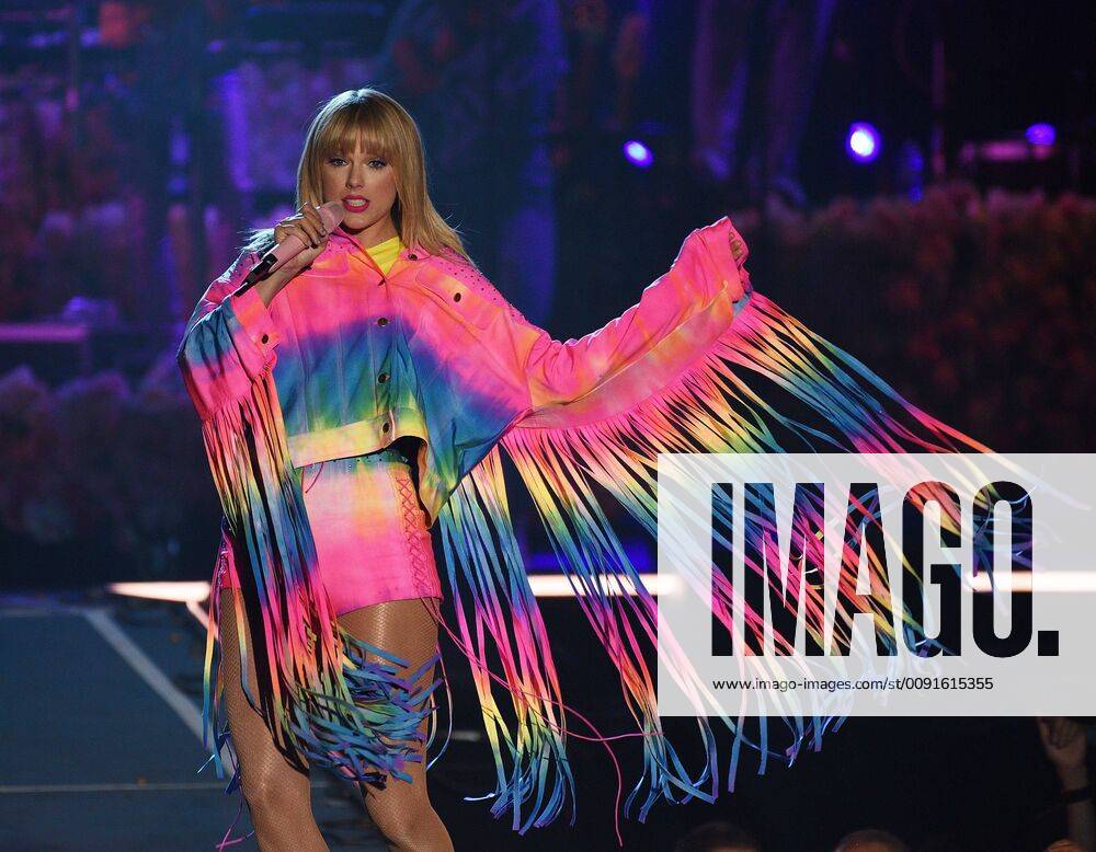 Entertainment Themen der Woche KW22 June 1, 2019 - Carson, CA, USA - CARSON, CALIFORNIA - JUNE 01: Taylor Swift performs onstage at 2019 iHeartRadio Wango Tango at Dignity Health Sports Park on June 01, 2019 in Carson, California. Photo: imageSPACE Carson USA - ZUMAs181 20190601_zea_s181_088