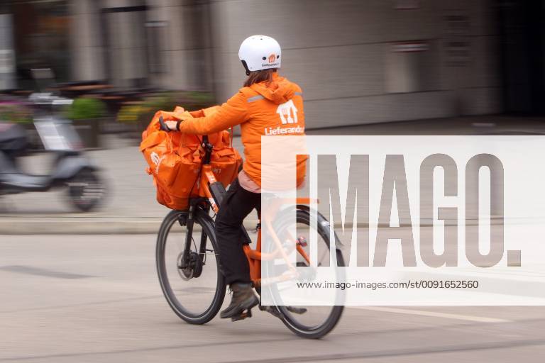 Bicycle courier from Internet portal Lieferando delivers hot food from downtown Munich, Bavaria, Germany