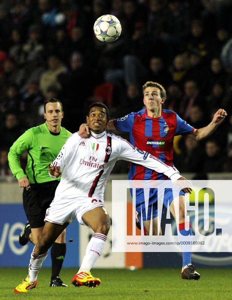 Urby Emanuelson of Milan (left) and Vladimir Darida of Viktoria during their final Champions League group H soccer match FC Viktoria Plzen vs AC Milan at Synot Tip Arena Eden stadium in Prague, Czech Republic, Tuesday, December 6, 2011. (CTKxPhoto VitxSimanek) CTKPhoto034201112061036601