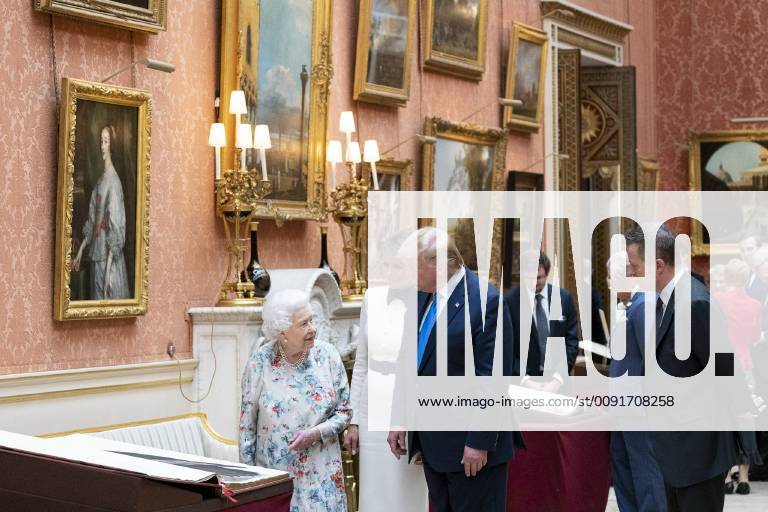 London, United Kingdom - President Donald J. Trump and First Lady Melania Trump review items from the Royal Collection with Britain s Queen Elizabeth II Monday, June 3, 2019, in the Picture Gallery at Buckingham Palace in London. London United Kingdom - ZUMAz03_ 20190603_sha_z03_614